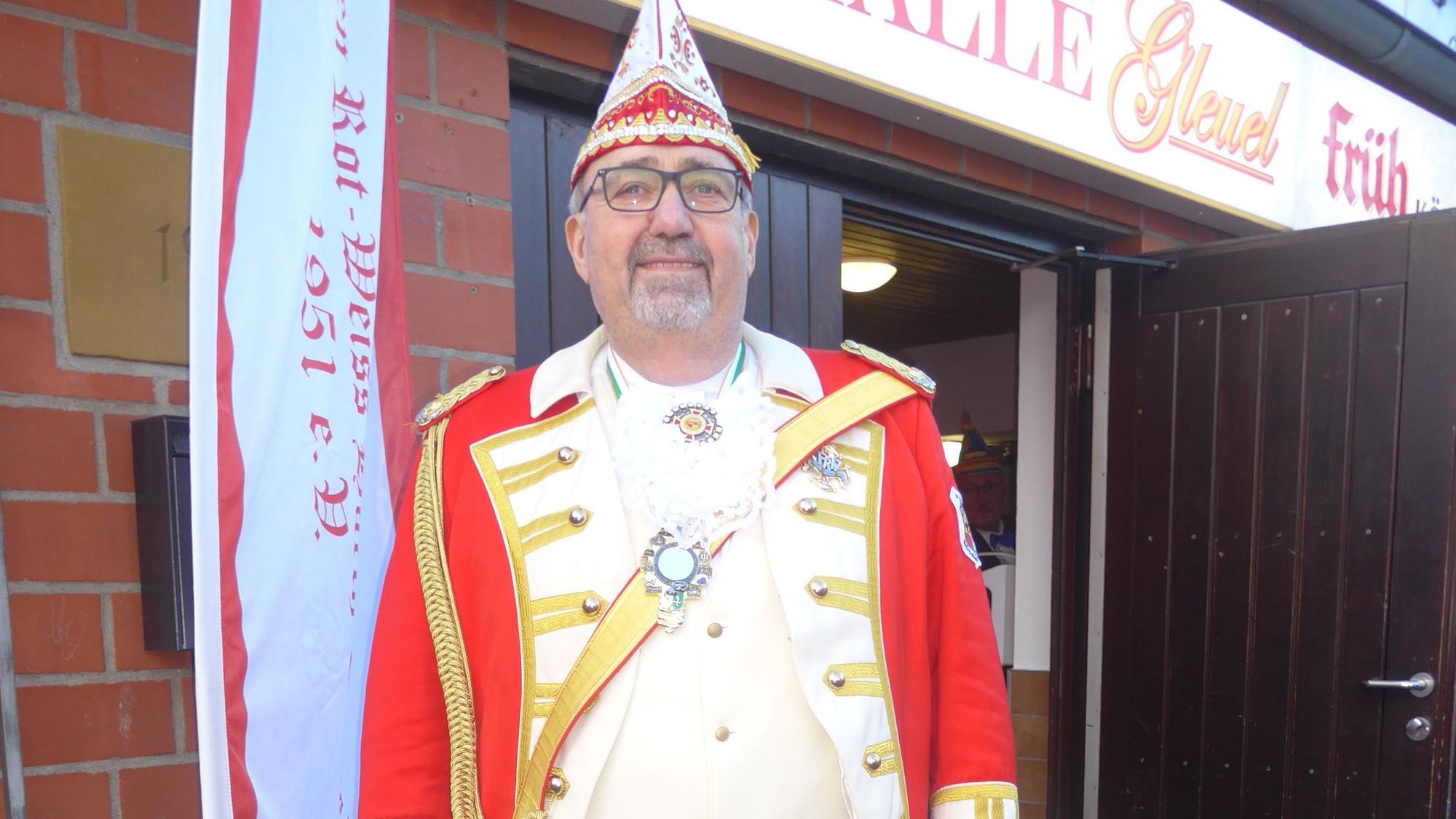 Hans-Gert „Bärchen „Sester trinkt während der Session keinen Tropfen Alkohol. Das Foto zeigt ihn in historischer Uniform.