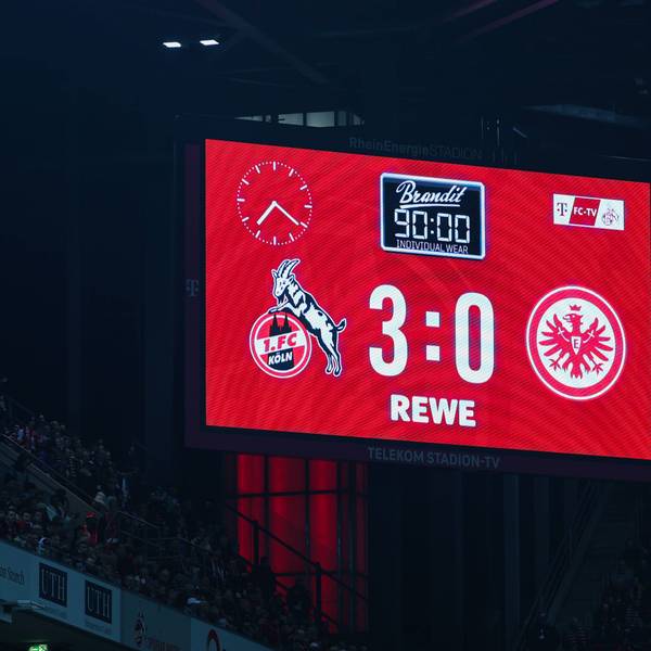 1. FC Köln - Eintracht Frankfurt am 12.02.2023 im RheinEnergieSTADION in Köln Anzeigetafel / Videoleinwand mit dem offiziellen Endergebnis 3:0