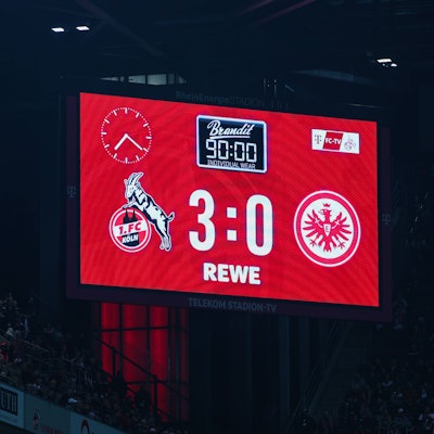 1. FC Köln - Eintracht Frankfurt am 12.02.2023 im RheinEnergieSTADION in Köln Anzeigetafel / Videoleinwand mit dem offiziellen Endergebnis 3:0