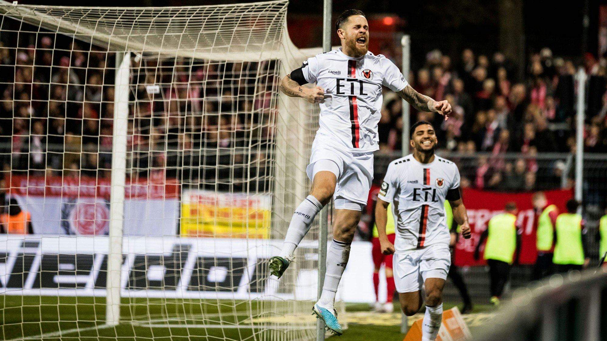 3. Fussball Bundesliga Viktoria Koeln - Rot-Weiss Essen 13.02.2023 Jubel zum 1:0 durch Mike Wunderlich Viktoria Koeln, 8 3. Fussball Bundesliga, Viktoria Koeln - Rot-Weiss Essen, Koeln, Sportpark Hoehenberg DFL REGULATIONS PROHIBIT ANY USE OF PHOTOGRAPHS AS IMAGE SEQUENCES AND/OR QUASI-VIDEO. *** 3 Soccer Bundesliga Viktoria Koeln Rot Weiss Essen 13 02 2023 Cheers to 1 0 by Mike Wunderlich Viktoria Koeln, 8 3 Soccer Bundesliga, Viktoria Koeln Rot Weiss Essen, Koeln, Sportpark Hoehenberg DFL REGULATIONS PROHIBIT ANY USE OF PHOTOGRAPHS AS IMAGE SEQUENCES AND OR QUASI VIDEO Copyright: xBEAUTIFULxSPORTS/Wunderlx