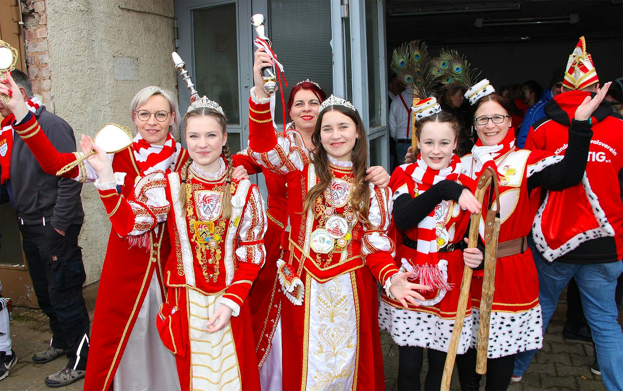 Auch das „Mütter-Töchter-Dreigestirn“ aus Sistig war zum Rathaussturm nach Kall gekommen.