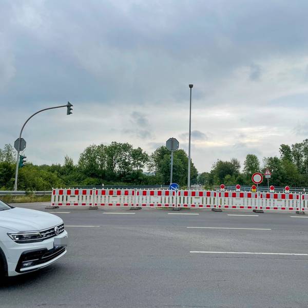 Das Foto zeigt die gesperrte Ahe zwischen Bergheim-Ahe und Quadrath-Ichendorf.