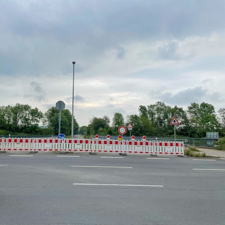 Das Foto zeigt die gesperrte Ahe zwischen Bergheim-Ahe und Quadrath-Ichendorf.