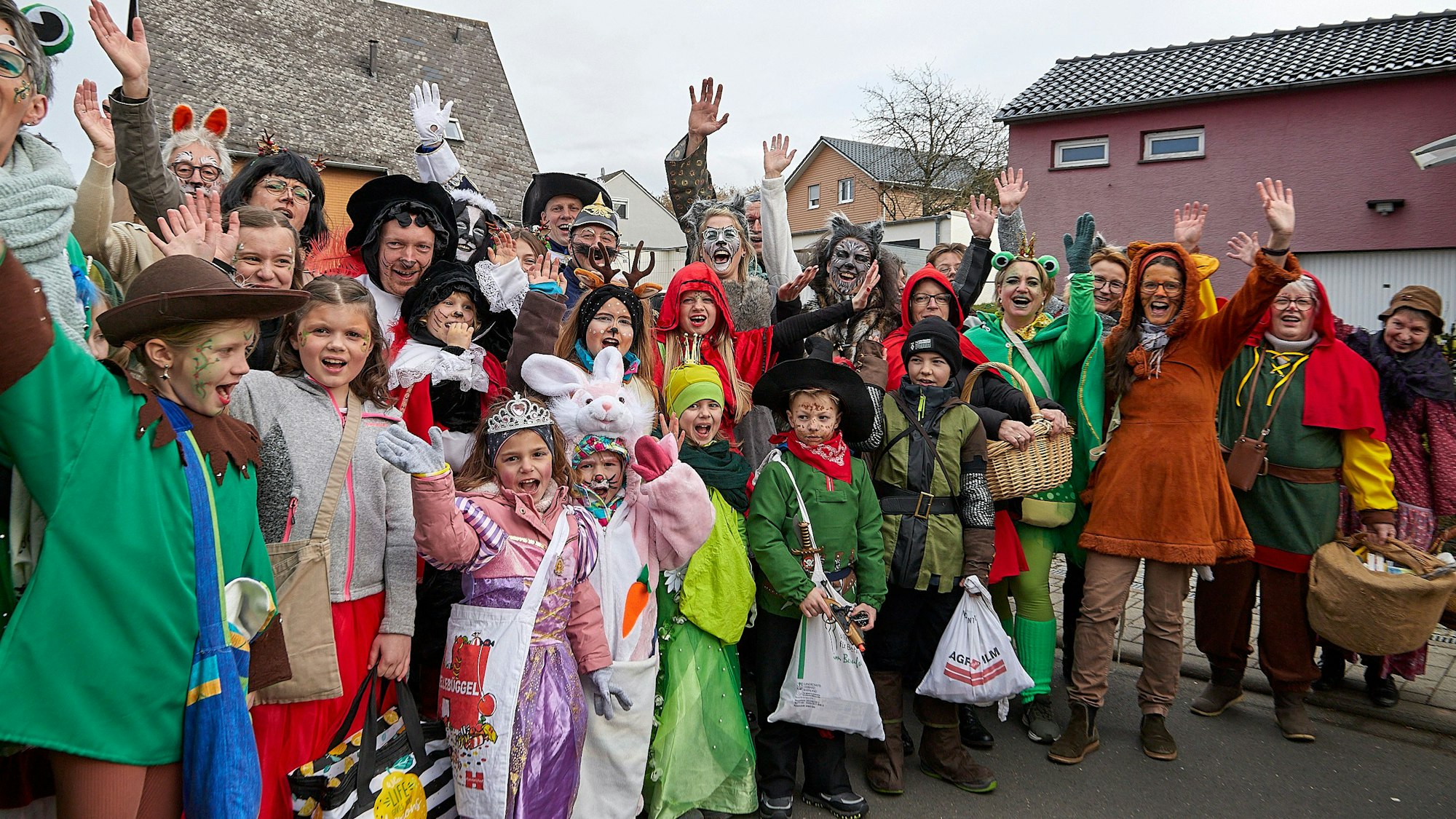 Märchenhaft ging es bei dieser stattlichen Gruppe zu, die der SV Wahlen auf die Beine gestellt hatte.
