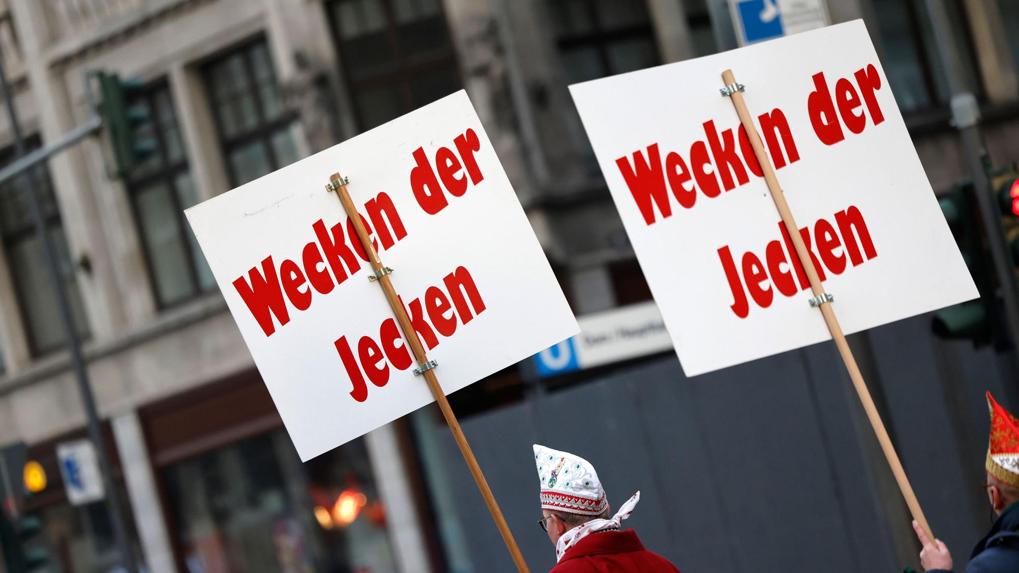 Weiberfastnacht: Beginn des Straßenkarnevals in Köln.