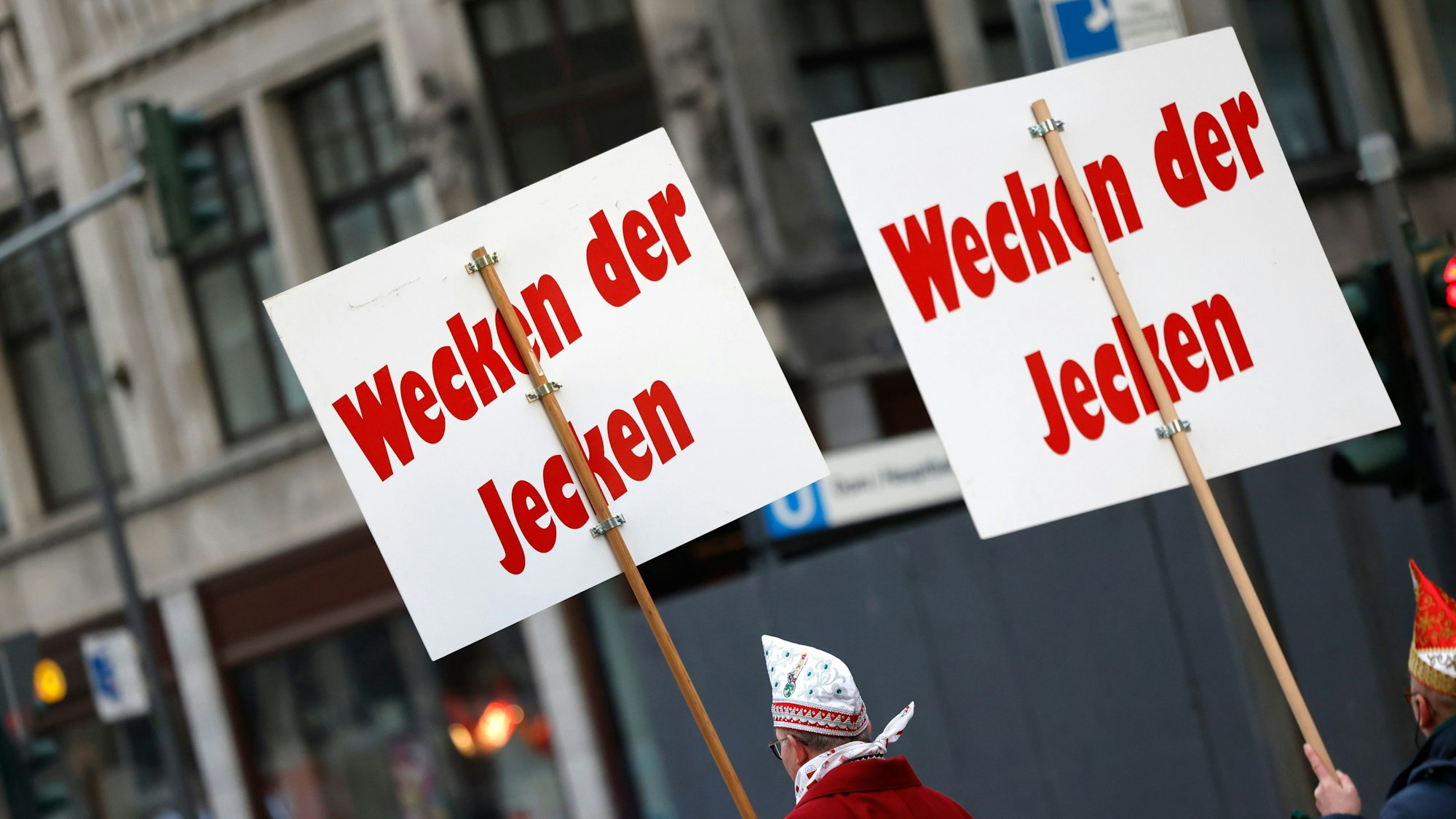 Weiberfastnacht: Beginn des Straßenkarnevals in Köln.