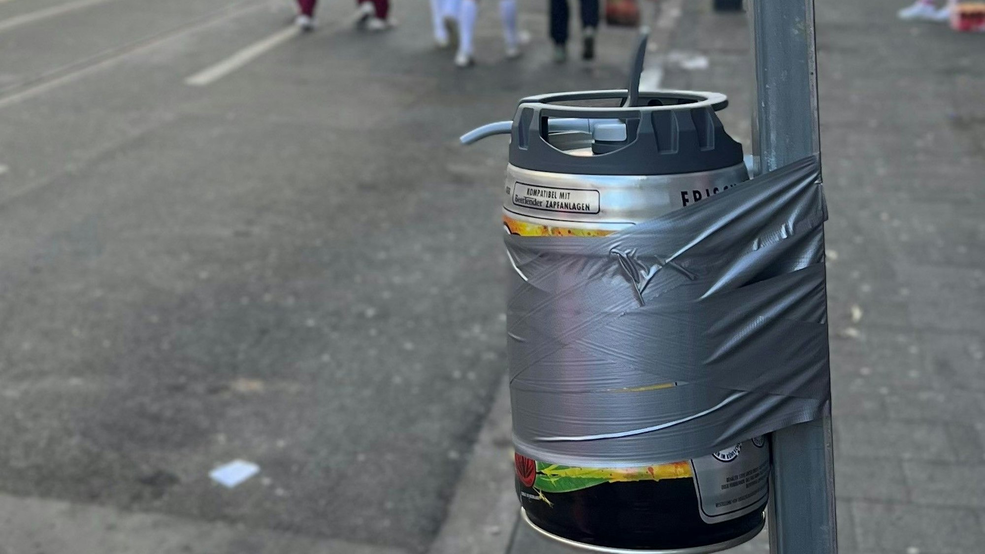 Alkohol fließt in rauen Mengen.