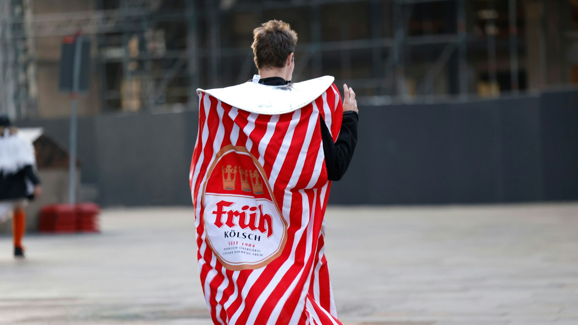 Weiberfastnacht: Beginn des Straßenkarnevals in Köln.
