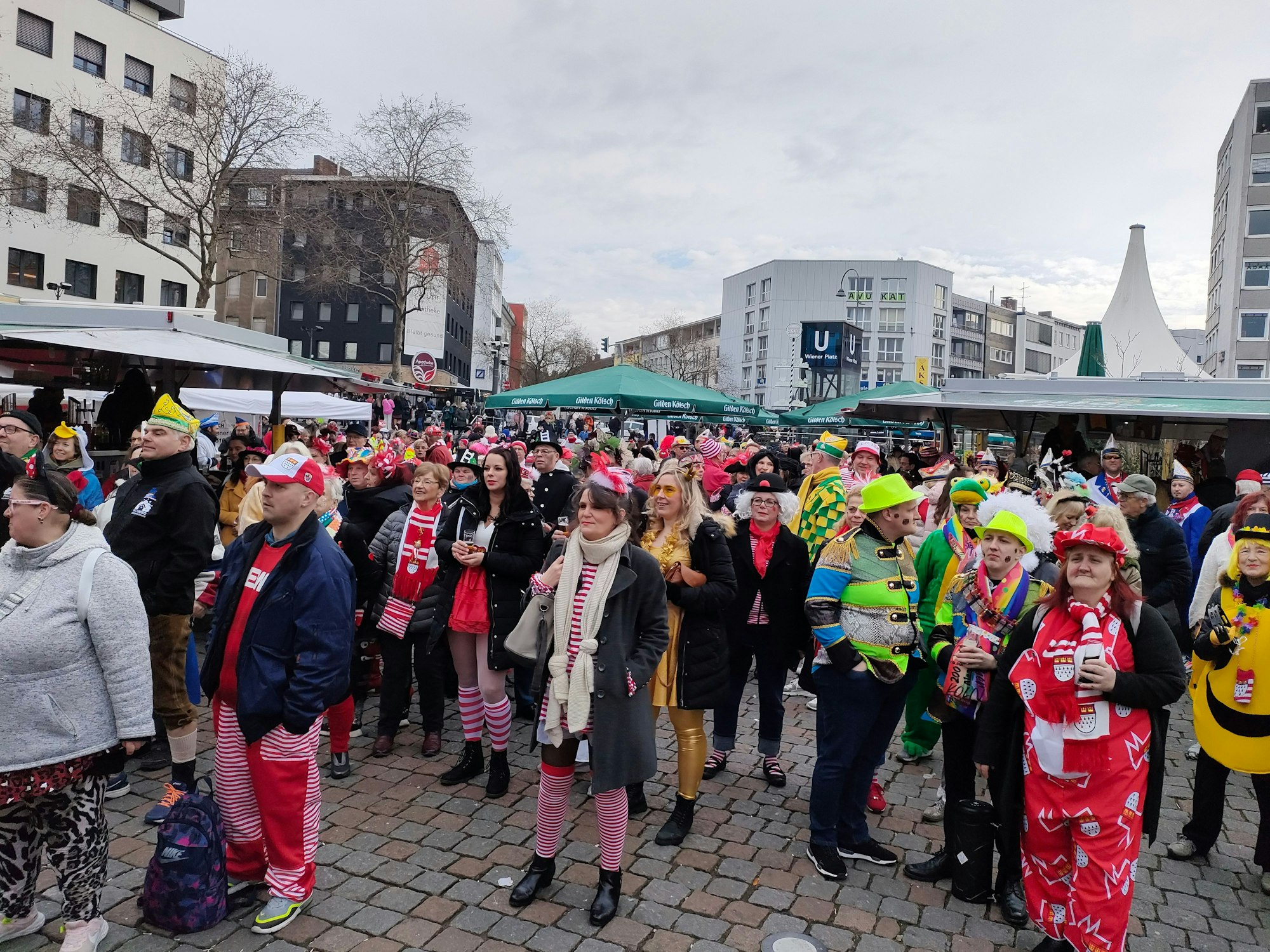 Weiberfastnacht auf dem Wiener Platz