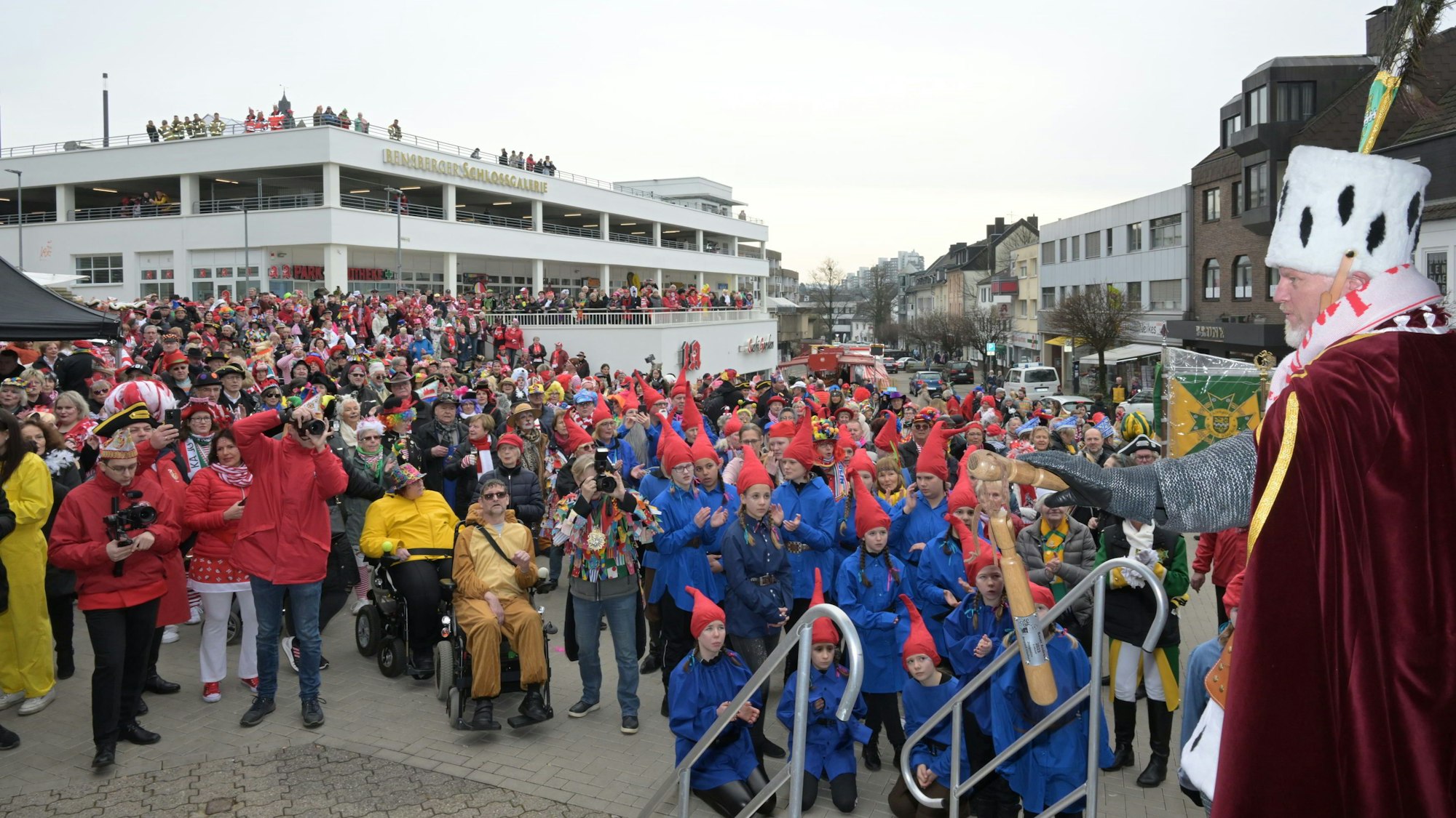 Ein Blick von der Naturbühne in die Menge.