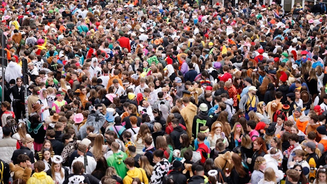 Das Zülpicher Viertel war sehr früh gut gefüllt und wurde abgeriegelt.