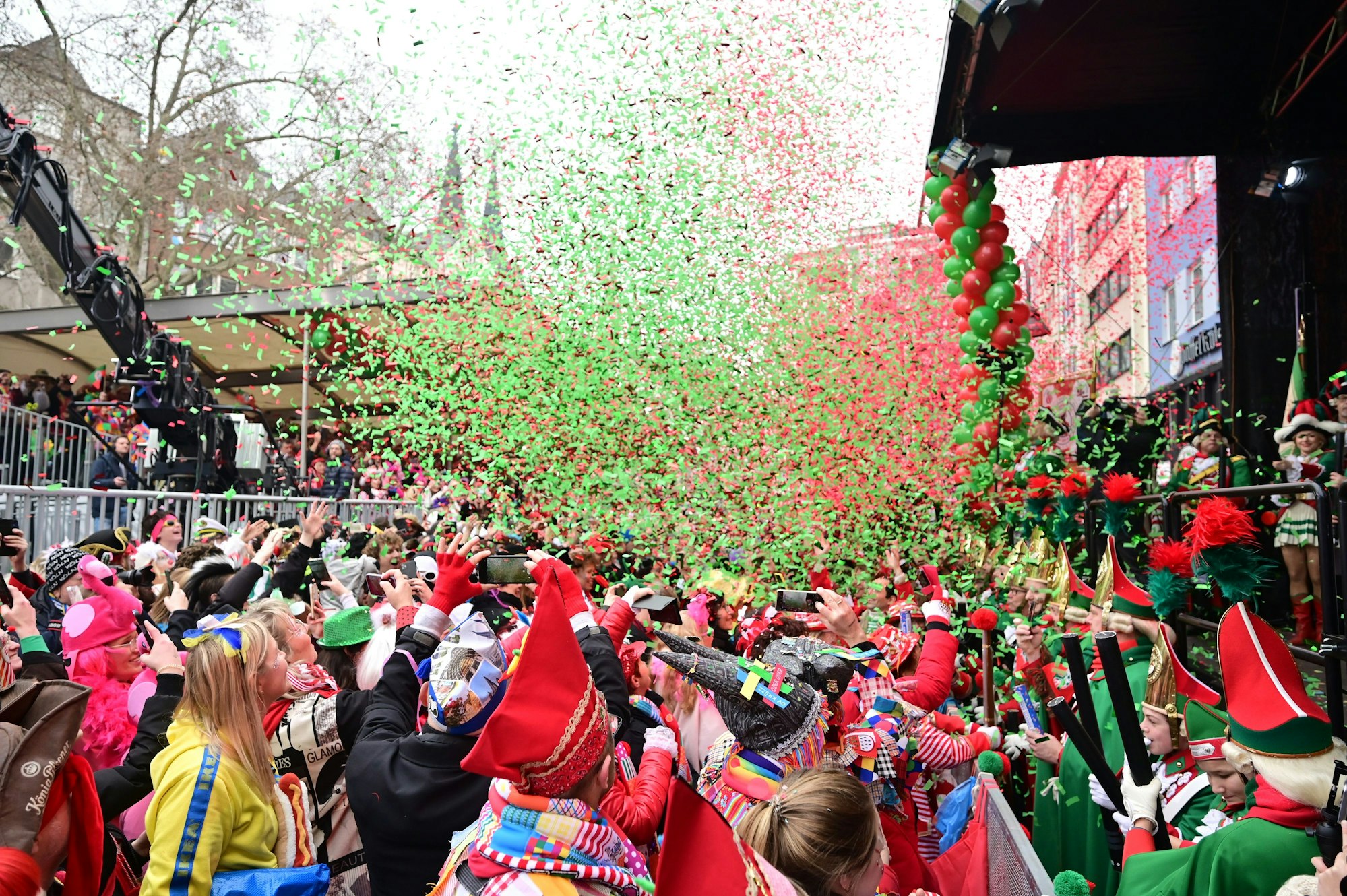 Weiberfastnacht auf dem Alter Markt
