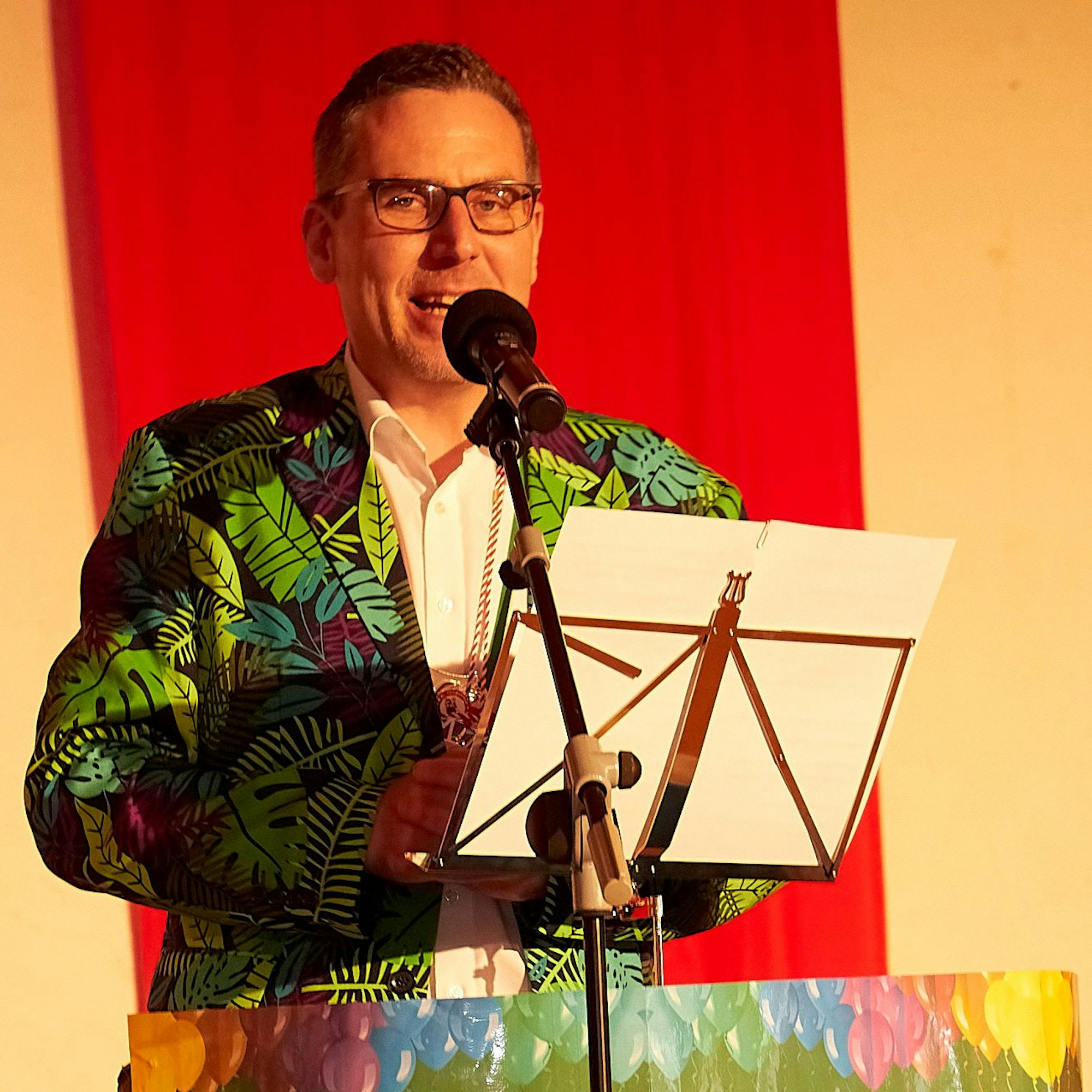 Dschungeltollität oder Gummibaum? Der Nettersheimer Bürgermeister Norbert Crump.