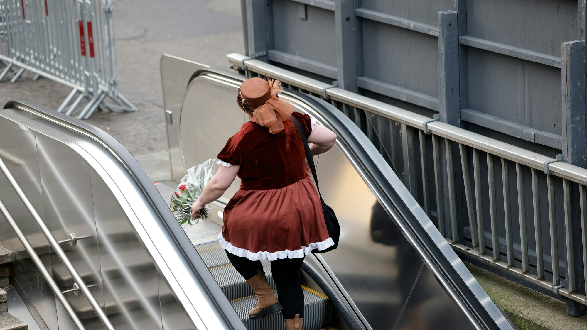 Weiberfastnacht: Beginn des Straßenkarnevals in Köln.