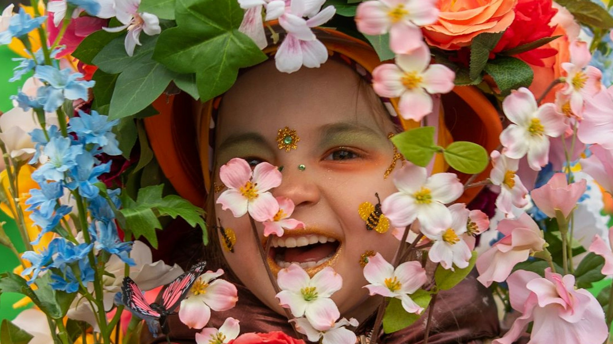 Strahlender Blumentopf: Die fünfjährige Josephine Schmidt aus der Kita des Kreiskrankenhaus Mechernich hatte viel Spaß an der Freud.