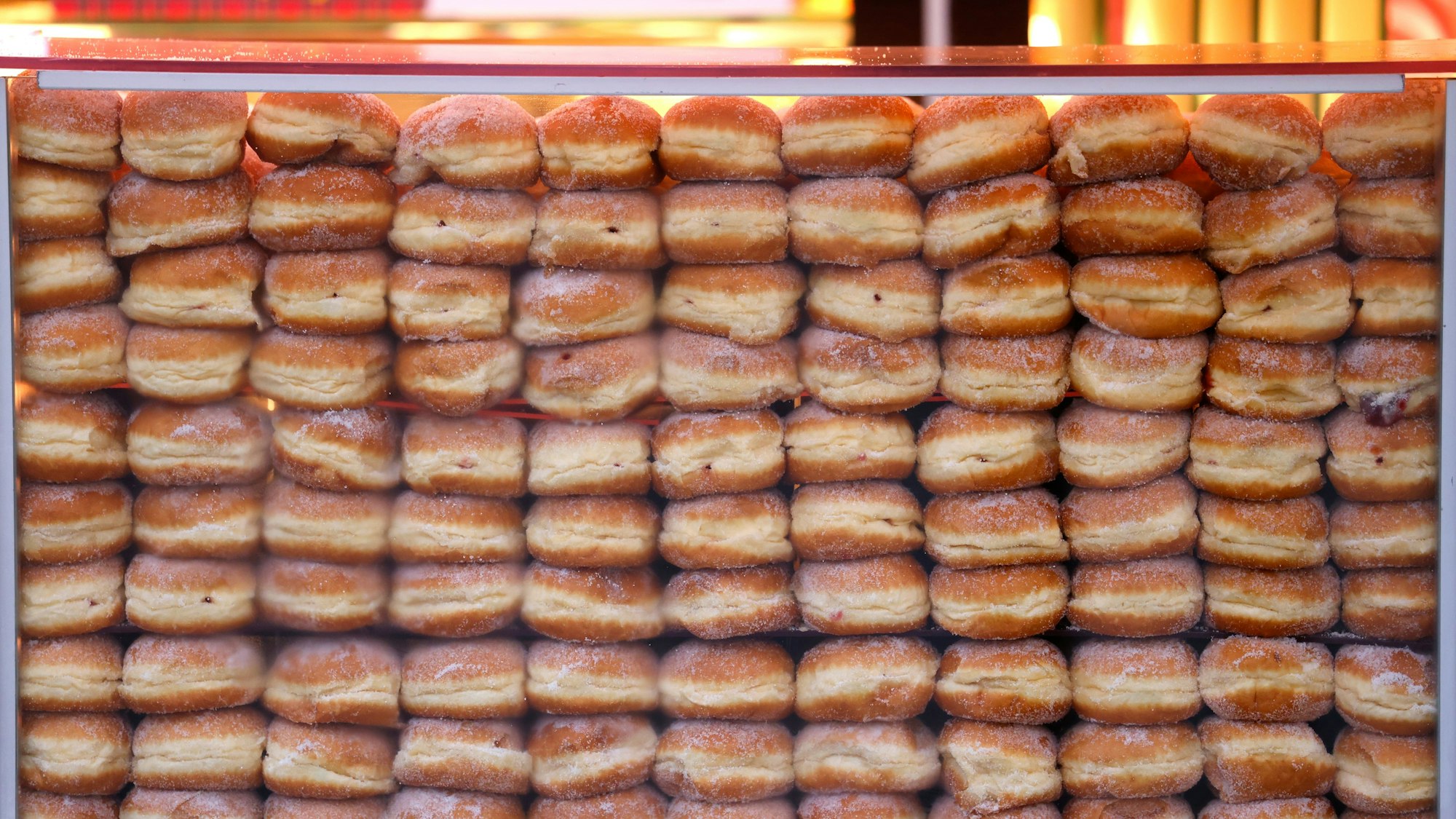 Weiberfastnacht: Beginn des Straßenkarnevals in Köln.