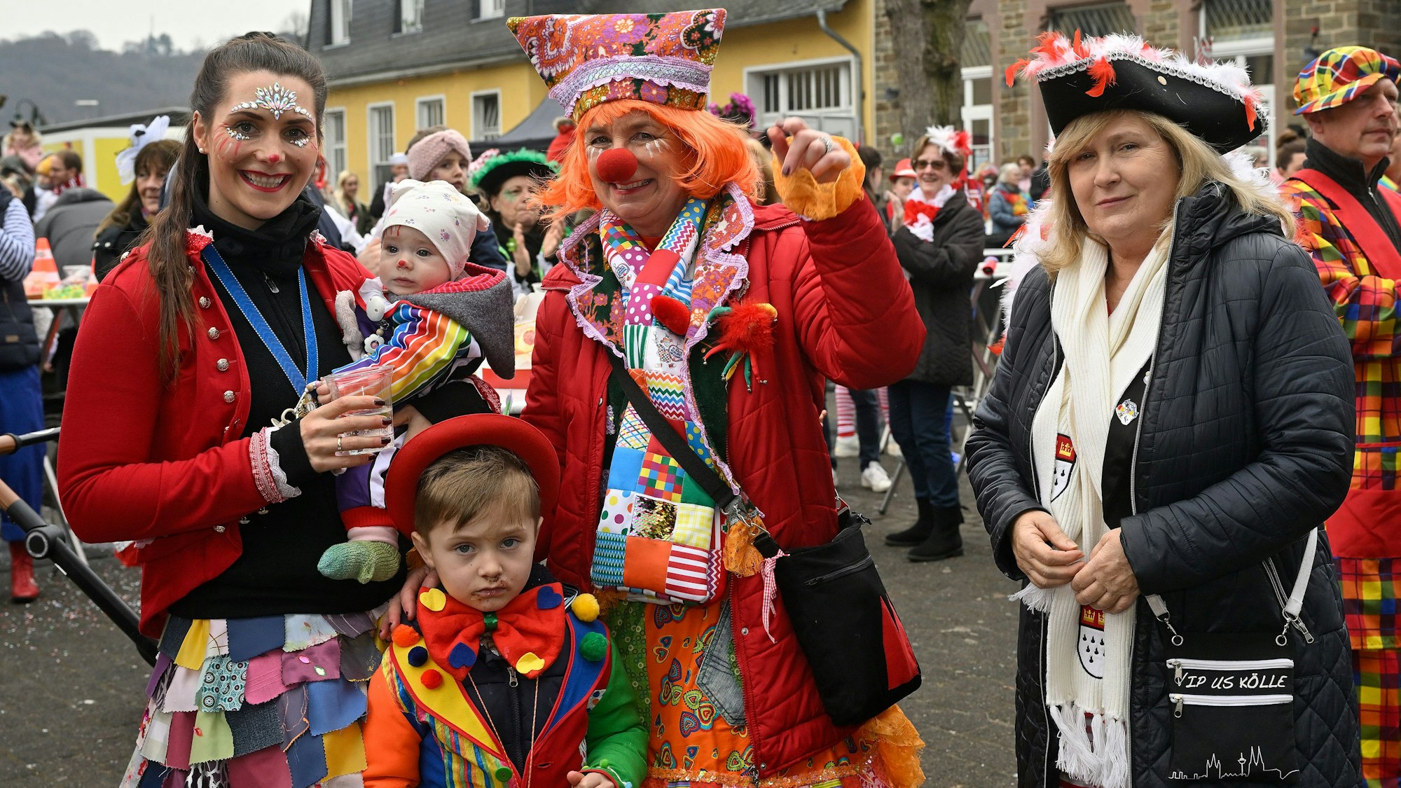 Drei Frauen und ein kleiner Junge in Overath.