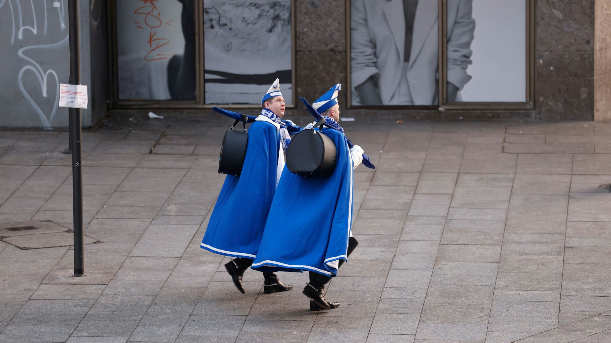Weiberfastnacht: Beginn des Straßenkarnevals in Köln.