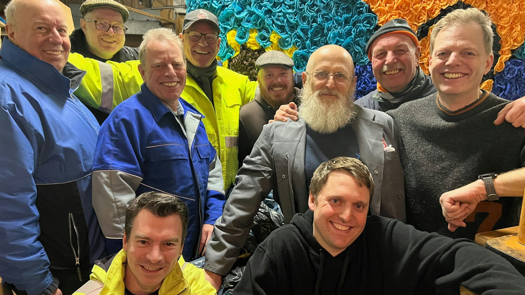 Die Gruppe der Wagenbauer des JGV Männerreih Merten