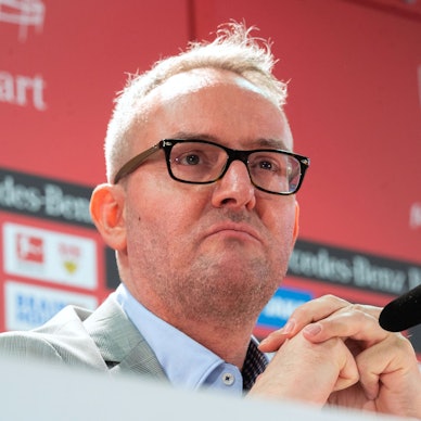 ARCHIV - 23.03.2022, Baden-Württemberg, Stuttgart: Alexander Wehrle, Vorstandsvorsitzender der VfB Stuttgart 1893 AG, nimmt an einer Pressekonferenz teil.