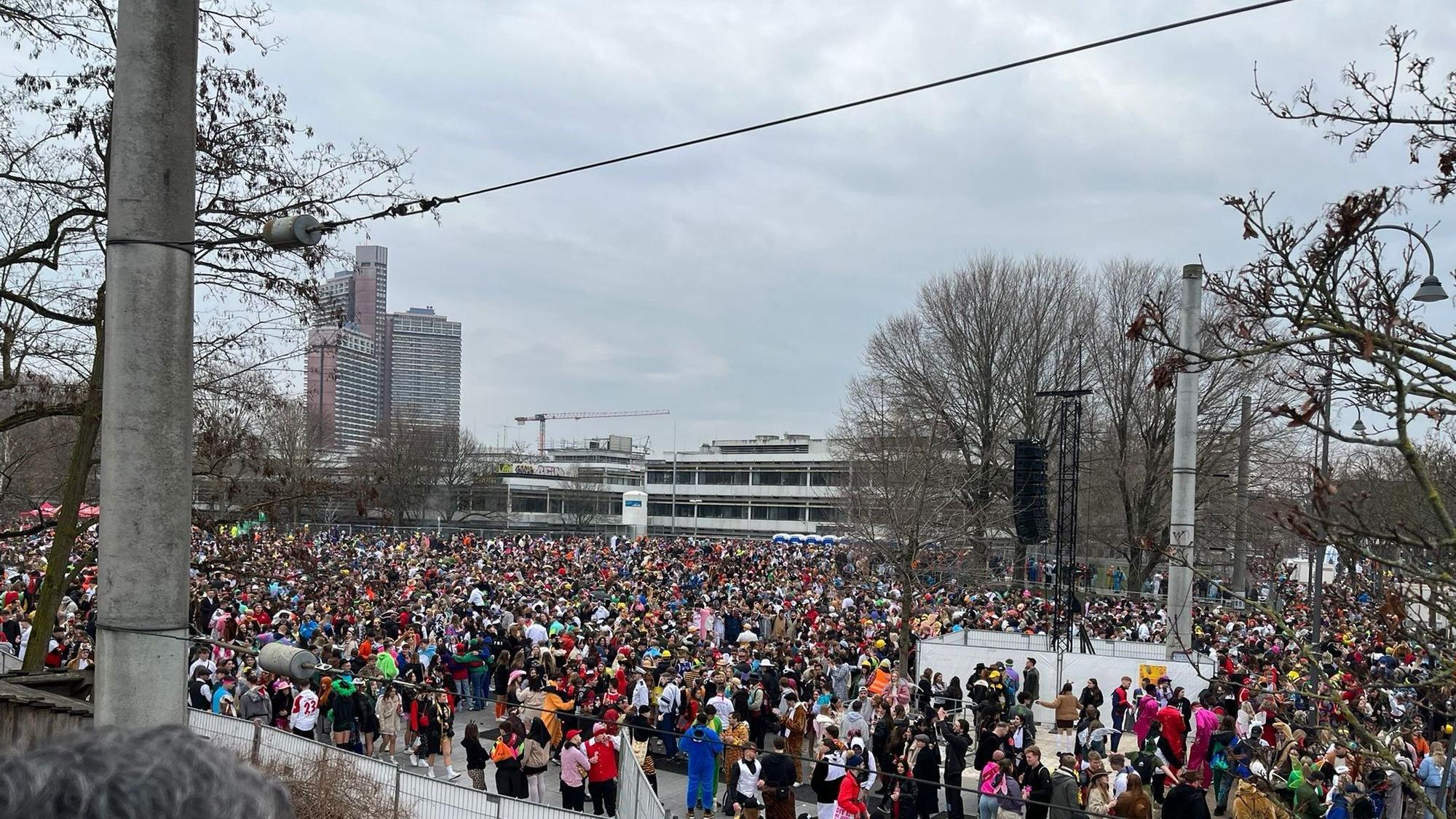 Uniwiese Ausweichflaeche Weiberfastnacht