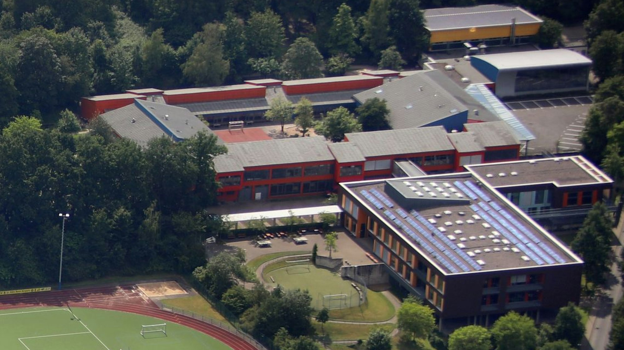 Eine neue Praxis des Landschaftsverbands Rheinland (LVR) bei der Vergabe verhindert bisher eine Nutzung des Hallenbads in der LVR-Schule am Königsforst in Rösrath durch Vereine.