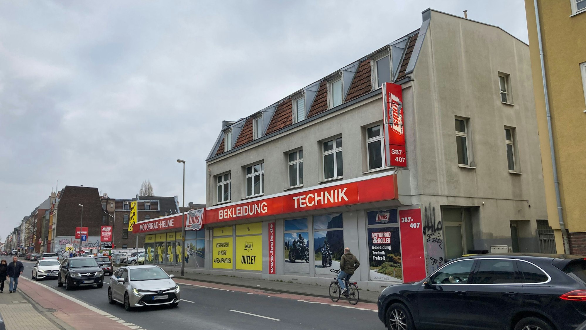 Das gewerblich genutzte Areal an der Subbelrather Straße 387-407 soll in eine Wohnanlage umgewandelt vwerden.