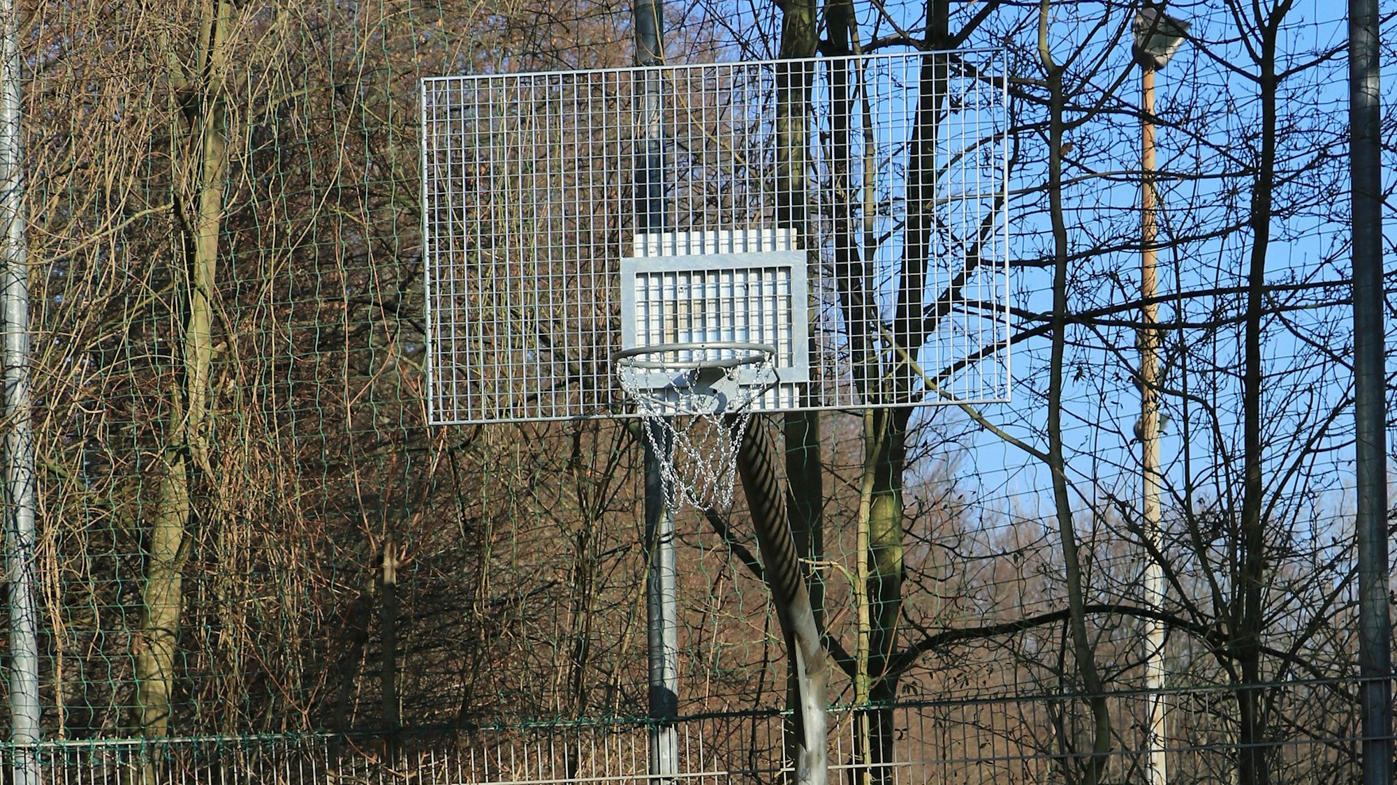 Blick auf den Basketballkorb.