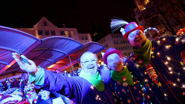 Feiernde auf dem Sternmarsch am Alter Markt.