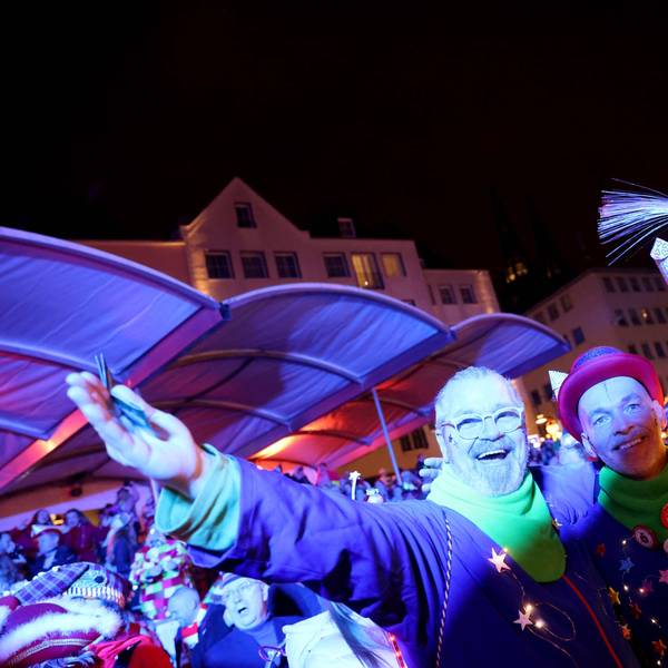 Feiernde auf dem Sternmarsch am Alter Markt.