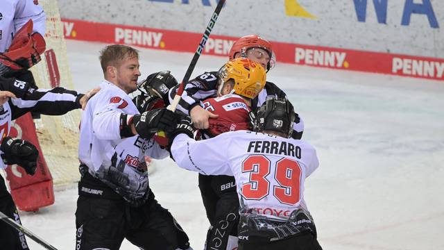 Schlaegerei zwischn Moritz Mueller Koelner Haie 91 und Christian Wejse Fischtown Pinguins 65, Fischtown Pinguins - Koelner Haie, Eishockey, Deutsche Eishockey Liga, DEL, 19.02.2023 Bremerhaven Bremen Deutschland *** Brawl between Moritz Mueller Koelner Haie 91 and Christian Wejse Fischtown Pinguins 65 , Fischtown Pinguins Koelner Haie, Ice Hockey, German Ice Hockey League, DEL, 19 02 2023 Bremerhaven Bremen Germany Copyright: xkolbert-press/BurghardxSchreyerx