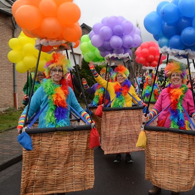 Vor 45 Jahren war der Freundeskreis zum Karin Wagner zum ersten Mal im Rheidter Zug dabei - und immer ein Blickfang: In diesem Jahr als Fesselballons