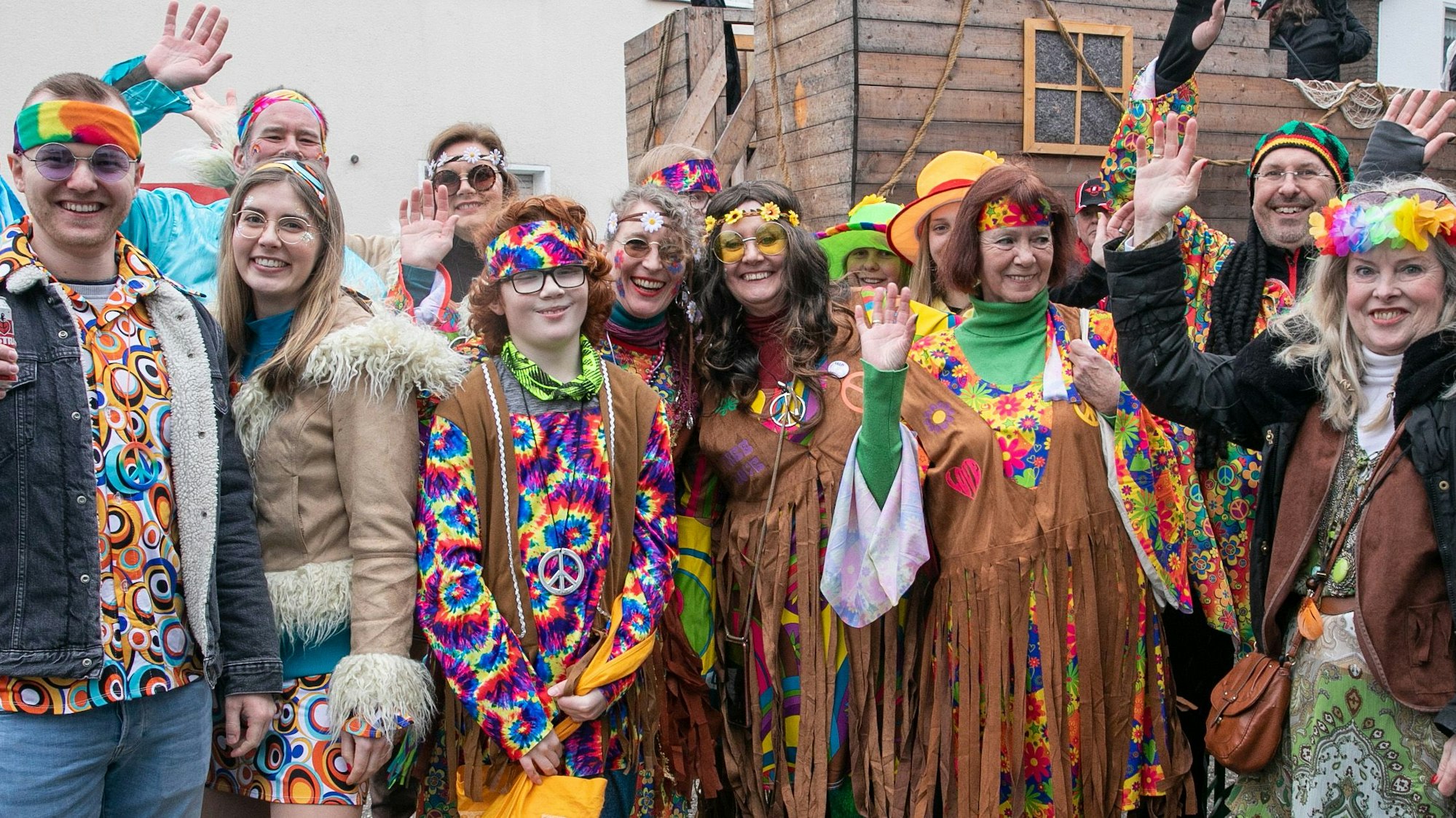 Flower-Power war angesagt bei diesen Hippies im Karnevalszug von Todenfeld.