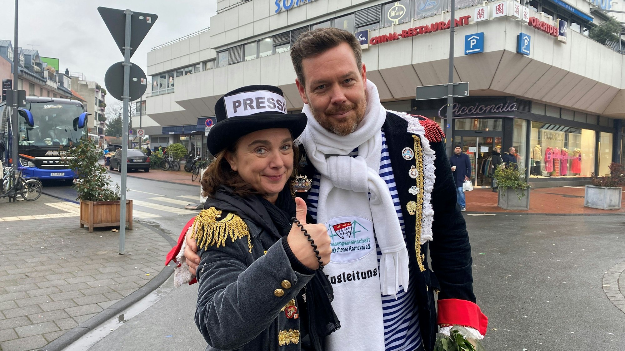 Der Zoch ist durch: Autorin Sandra Milden und der Zugleiter Simon Schwieren nach getaner Arbeit