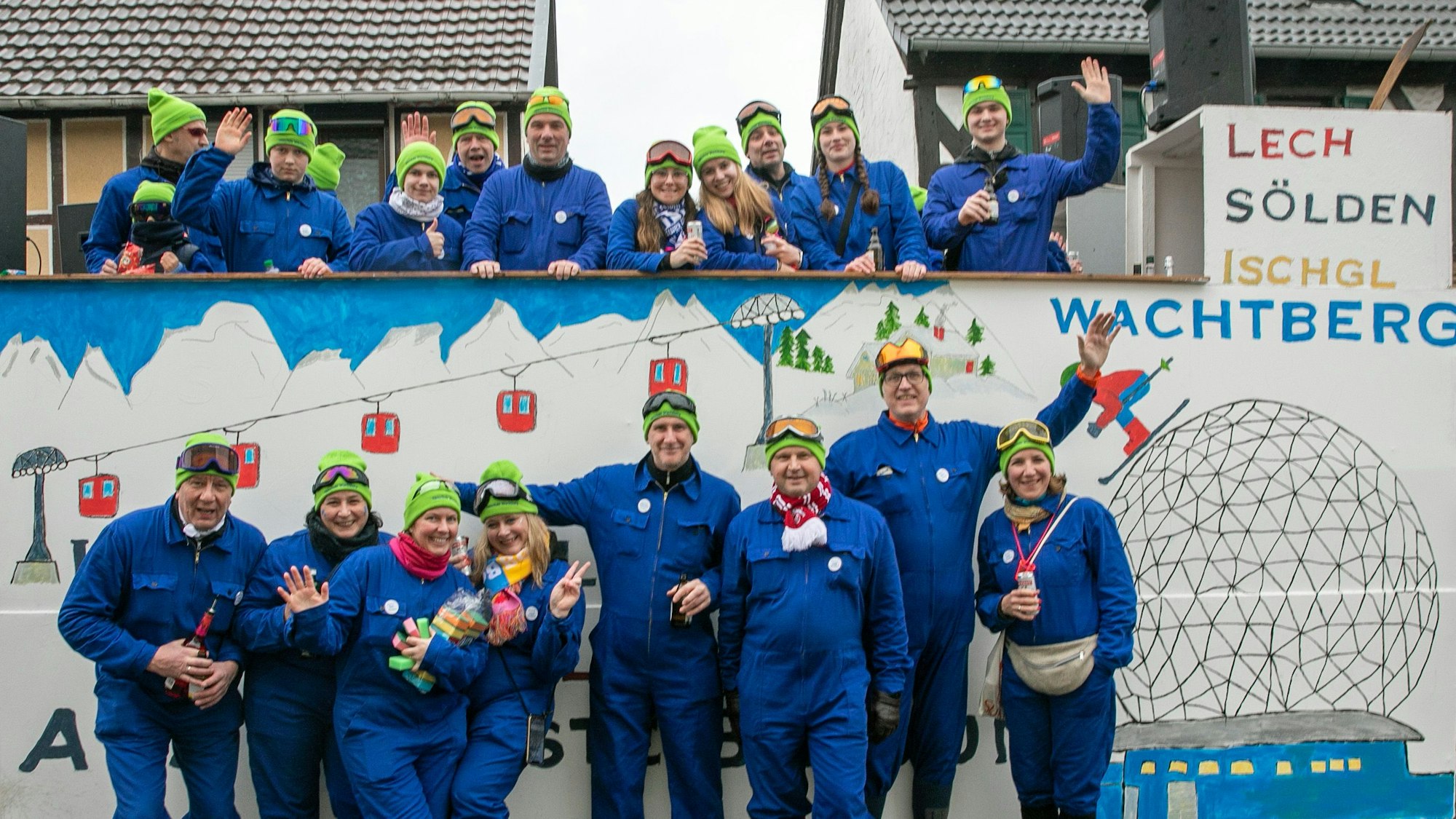 „Lieber eine lockere Schnalle als ne feste Bindung“ lautete das Motto der „Skilehrenden“ unter den Jungbauern beim Karnevalszug in Fritzdorf.