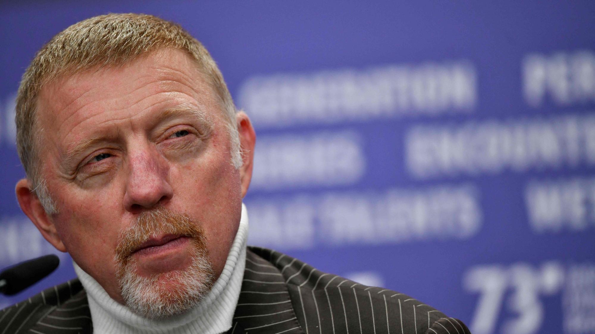 Boris Becker beantwortet Fragen auf einer Pressekonferenz in Berlin.