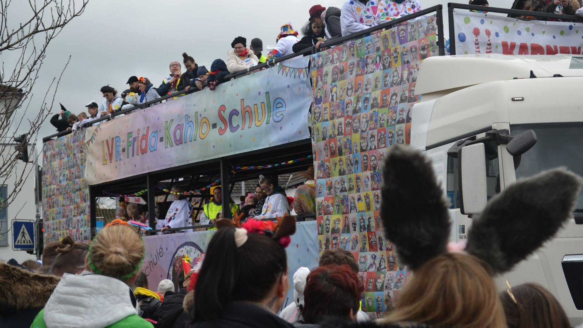 Zug in Sankt Augustin: Die LVR-Frida-Kahlo-Schule feiert mit dem Zug ihr Jubiläum.