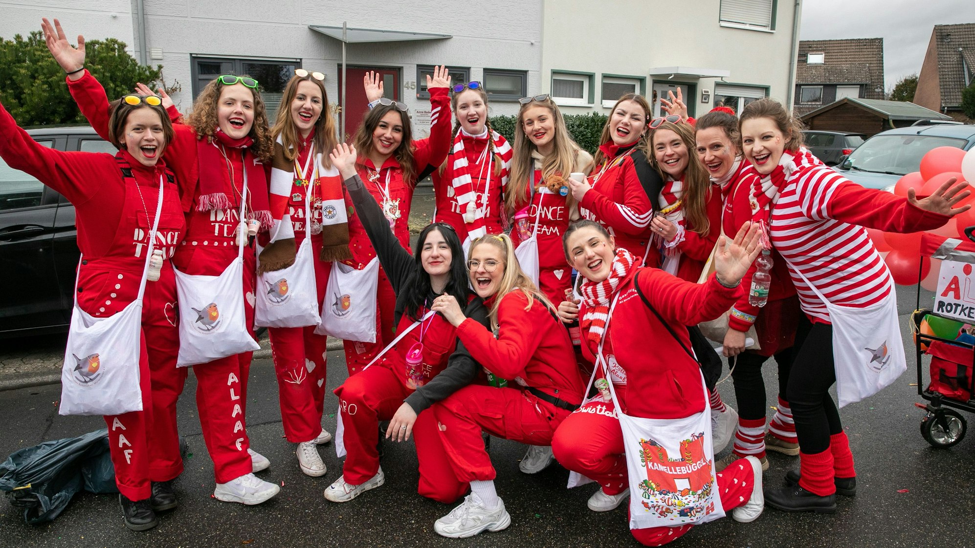 Das Dance Team sorgte für großartige Laune beim Karnevalszug in Morenhoven.