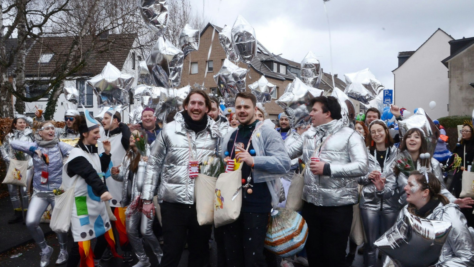 Als Stäänefleejer*innen war unter neuem Namen die Katholische Jugend am Start – längst erwachsen und teilweise mit eigenen Kindern.