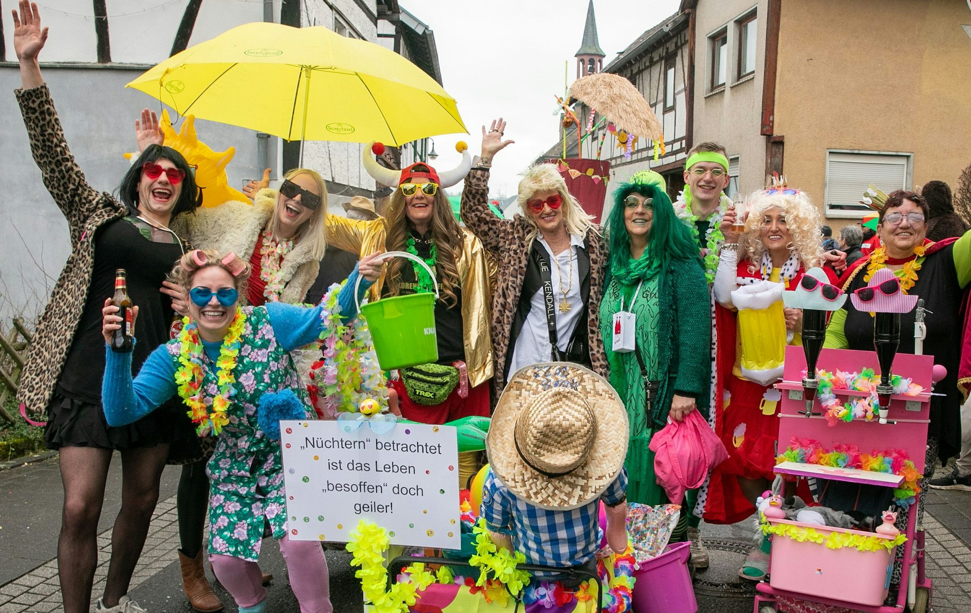 Mit Sonne im Herzen und Sangria im Glas kam der Ballermann in die Pecher Straßen.