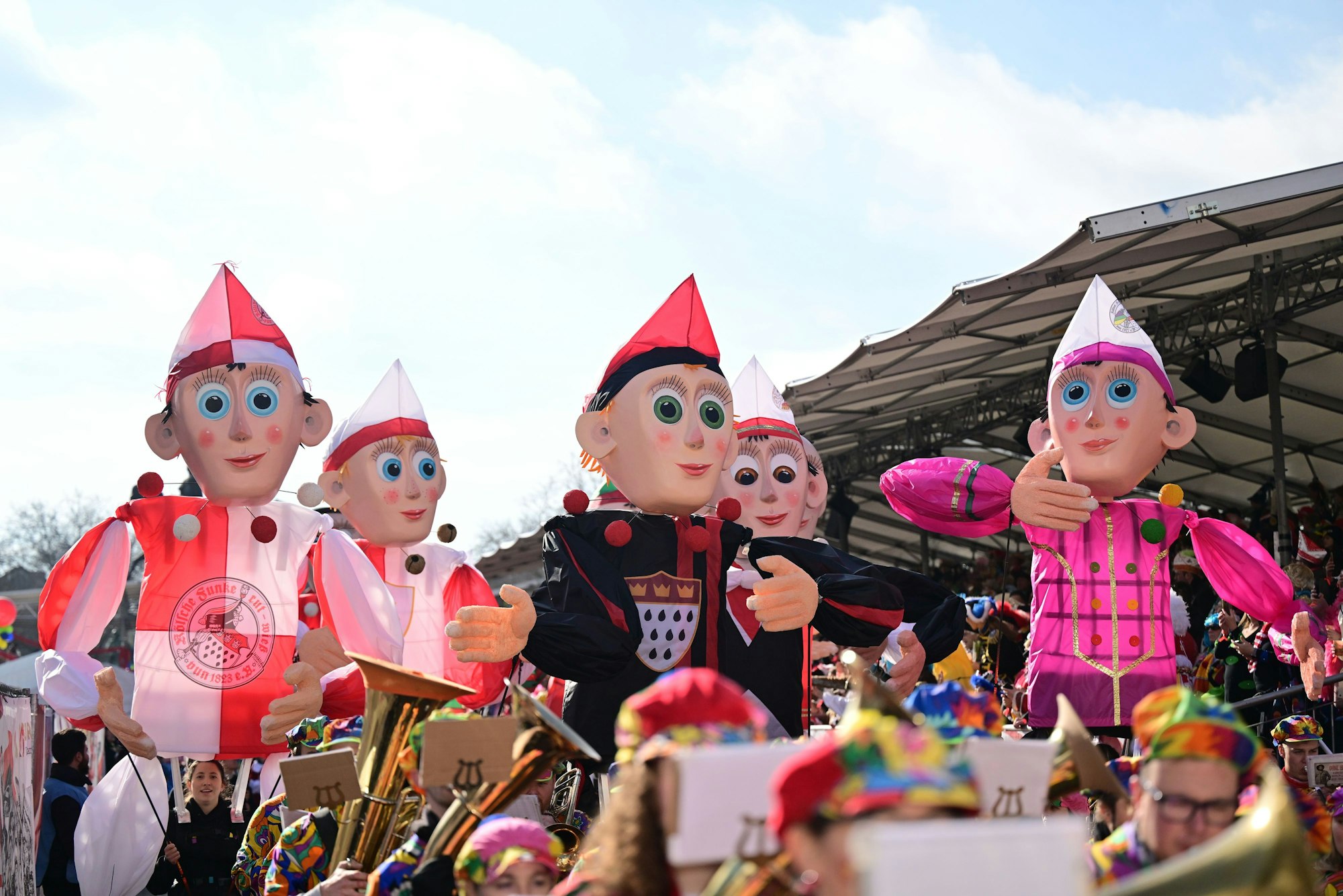 Die Großfiguren im Rosenmontagszug