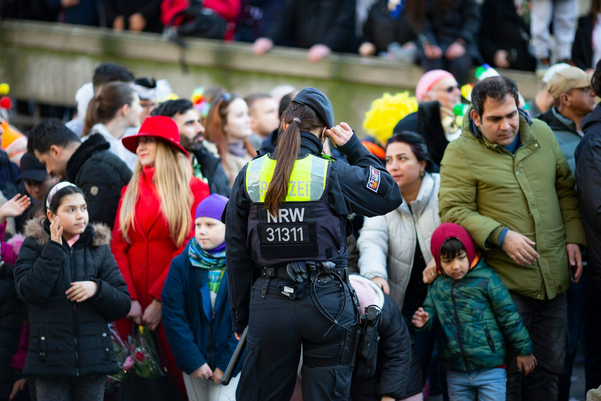 Einsatzkräfte beim Kölner Rosenmontagszug