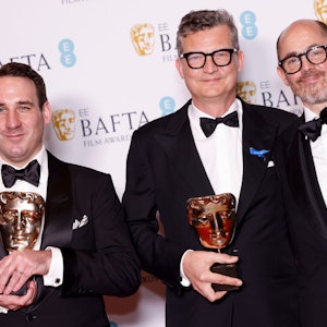 James Friend (l.-r.), Gewinner des Kamerapreises, Malte Grunert und Edward Berger, Gewinner des Preises für einen nicht englischsprachigen Film.