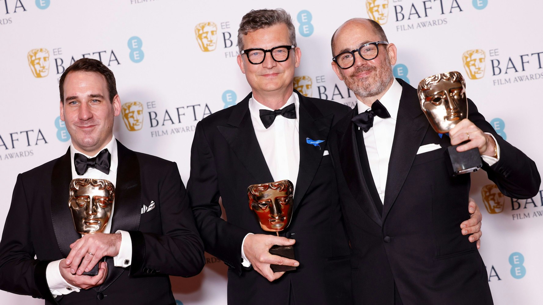 James Friend (l.-r.), Gewinner des Kamerapreises, Malte Grunert und Edward Berger, Gewinner des Preises für einen nicht englischsprachigen Film.