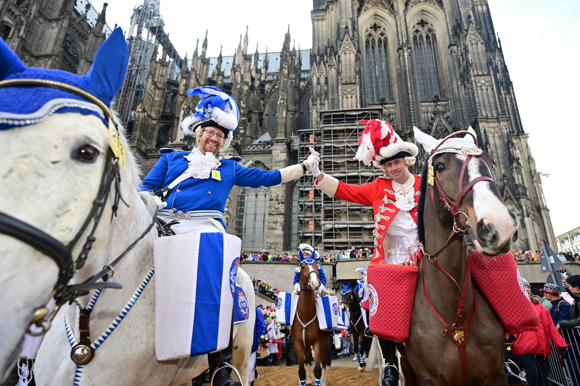 Die Pferde müssen an die Aufregung nach und nach im Training gewöhnt werden.