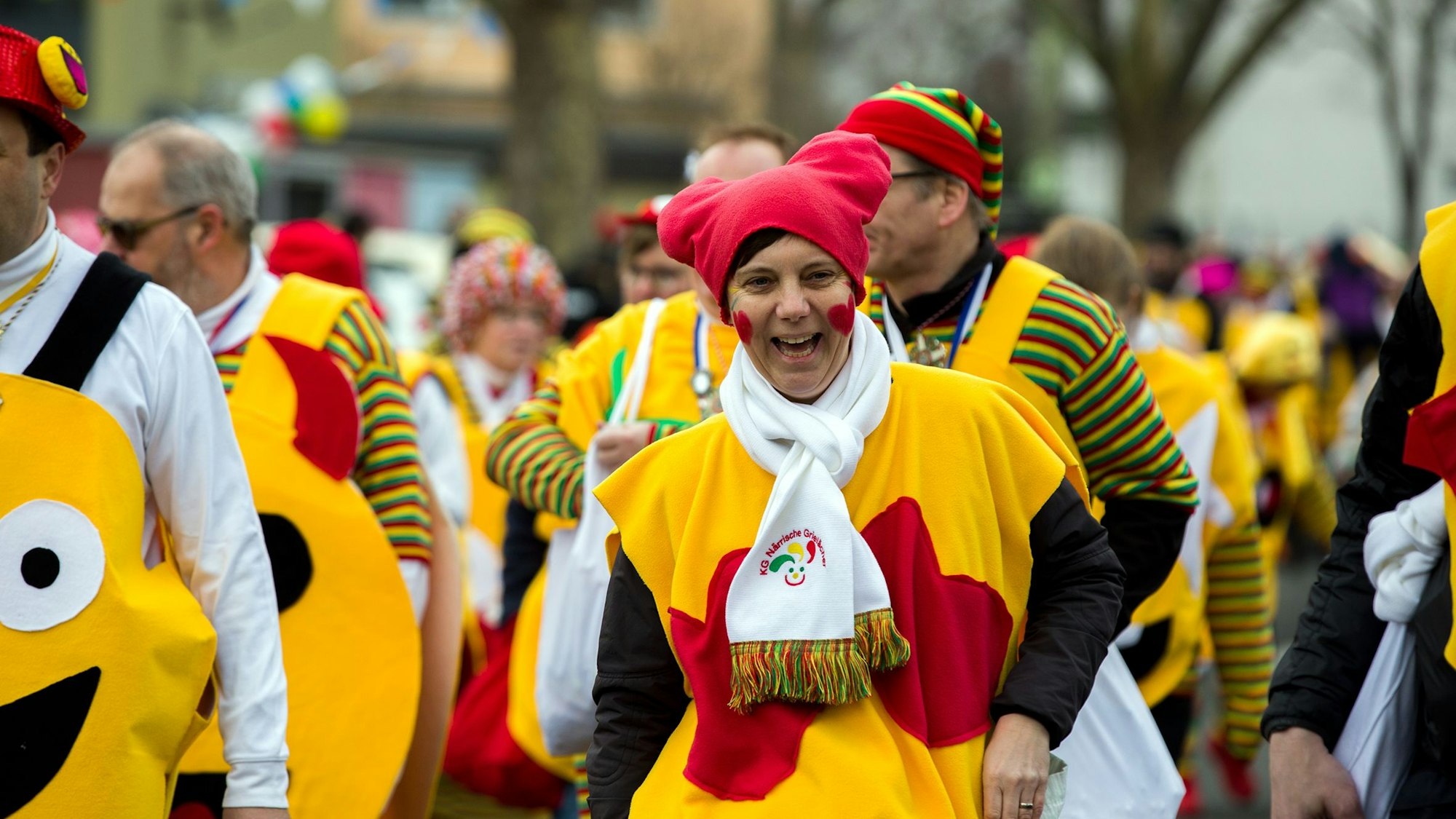 Smileys der KG Närrische Grielächer im Rosenmontagszug 2023 Worringen