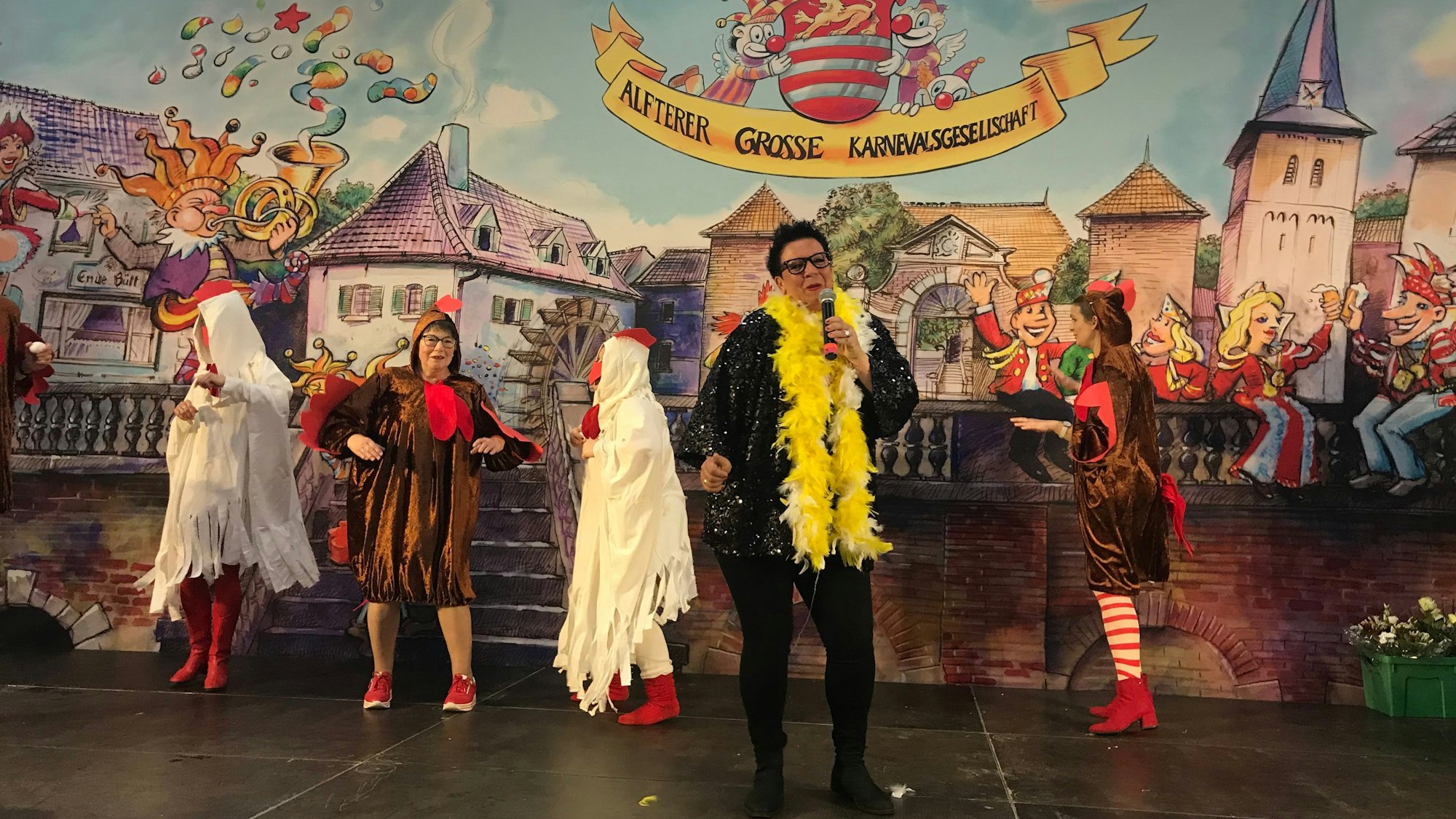 Bei der Sitzung des Damenkomitees Rot-Weiß Alfter sorgte das Eierlikörlied für ordentlich Stimmung