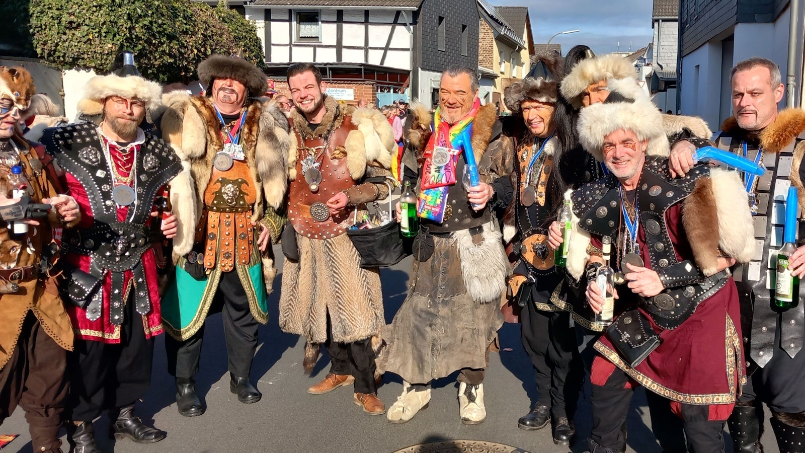 Die Hunnen sind los ... seit 30 Jahren im Rosenmontagszug von Heimerzheim