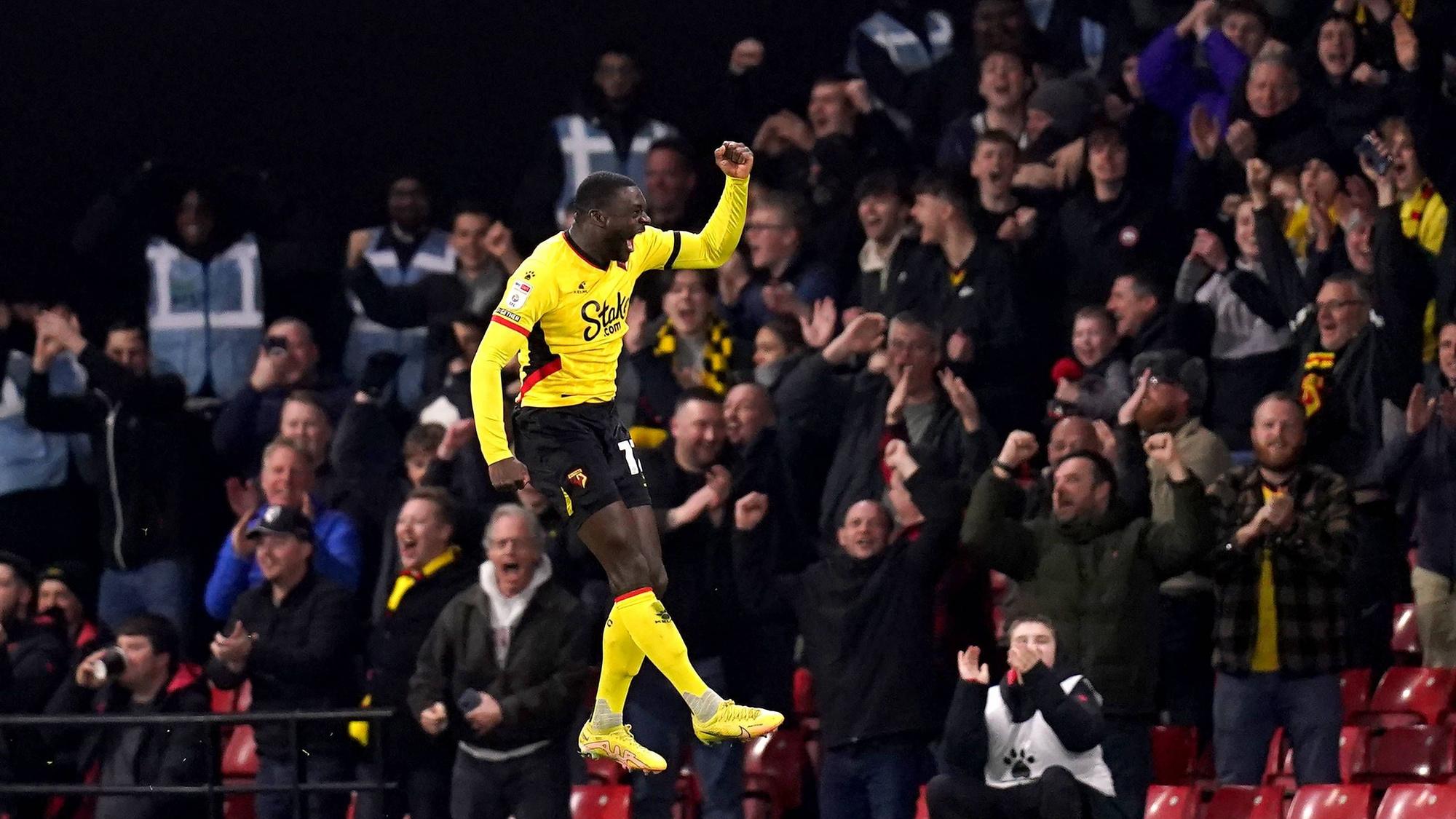 Watford siegt 3:2 gegen West Brom: Ken Sema traf doppelt für Watford, doch im Rampenlicht stand er wegen einer Aktion nach dem Spiel.