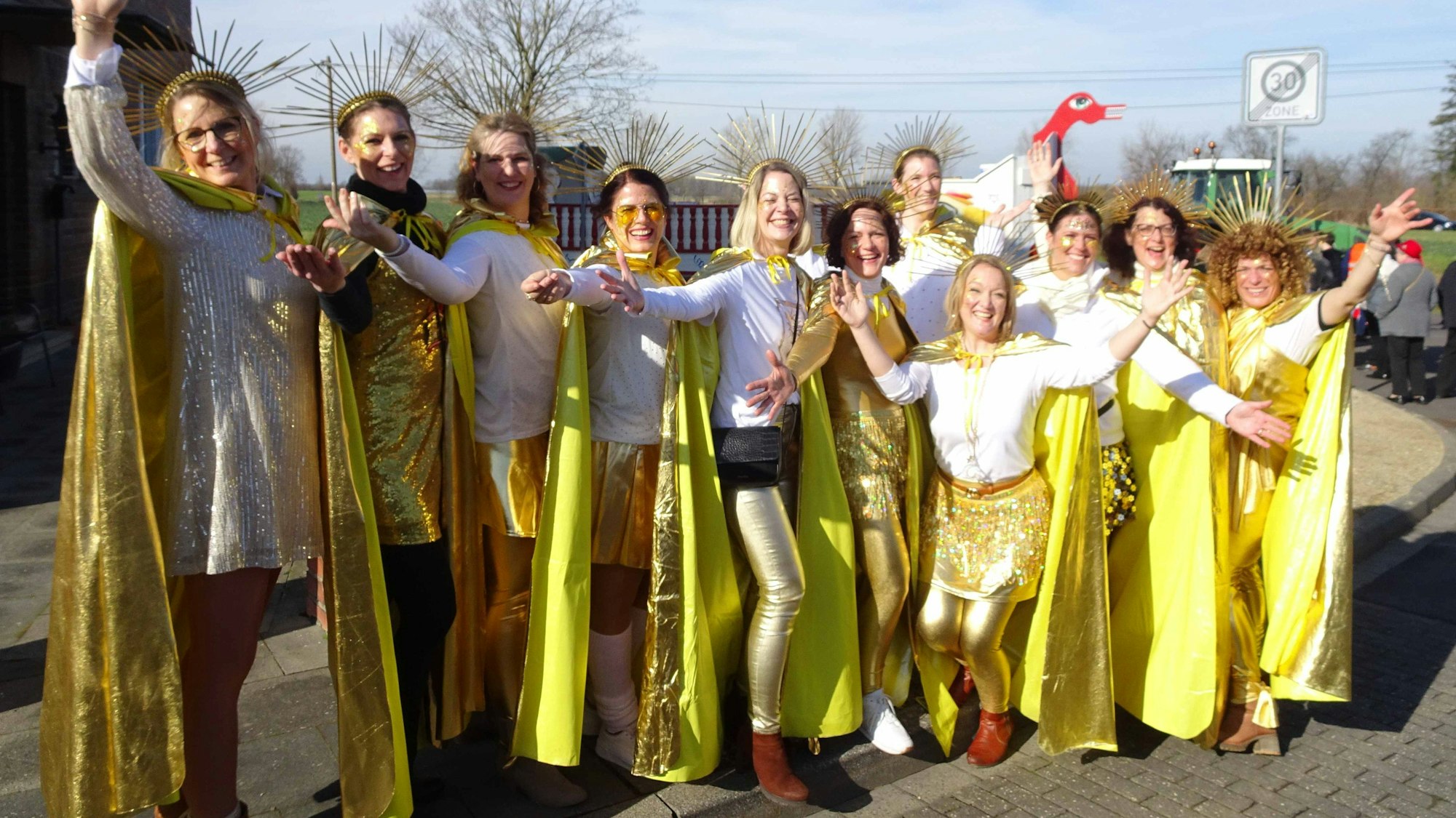 Die Wiess-Fräckchen der KG Olleme Bubbelsbröder zogen die Sonne nur so an.